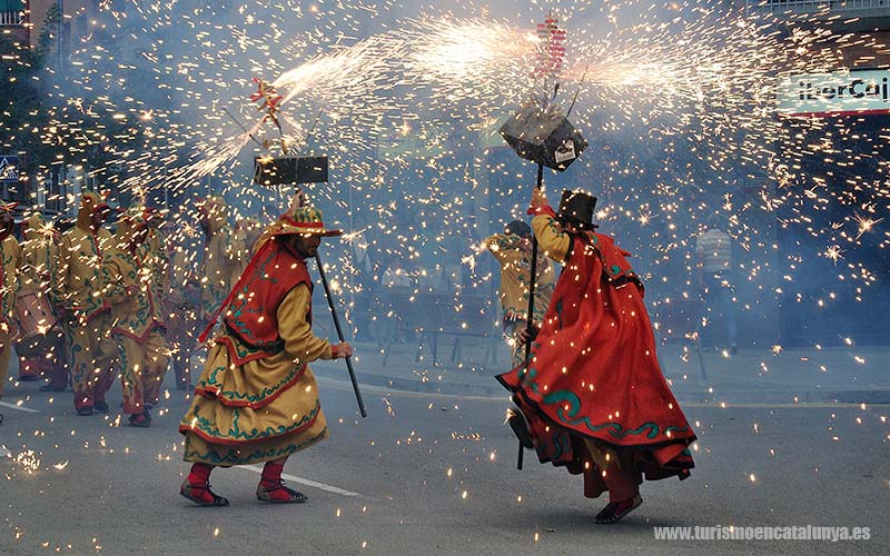 Diables participant en un correfoc